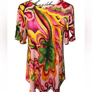 💕NWT Boutique Bright Abstract Print Short Sleeve Top